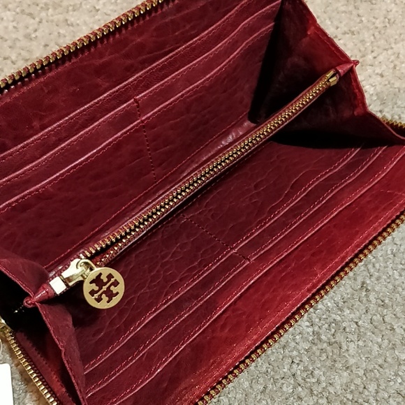 * Tory Burch Wally Red Zip Around Wallet - Picture 2 of 6